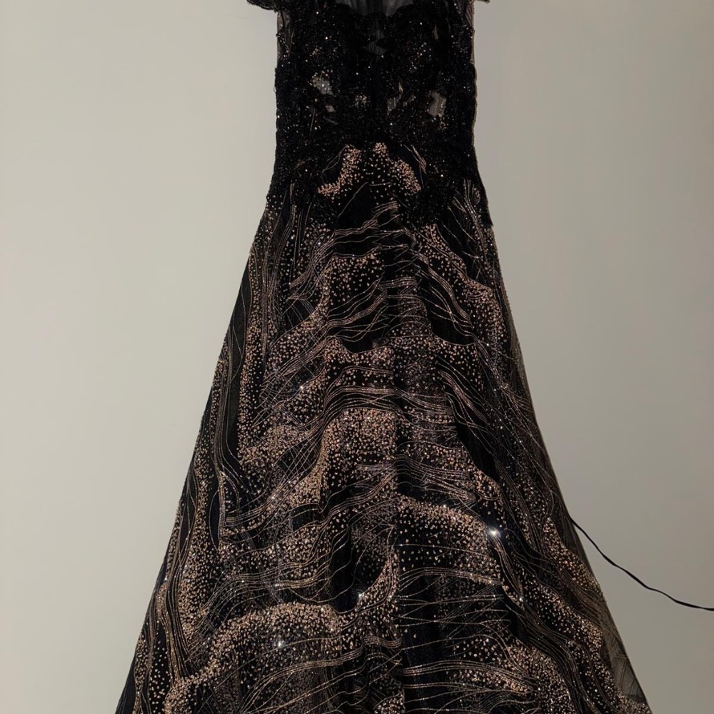 Party dresses - Picture 5 of 17